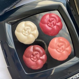 Chanel 4 camelias lip